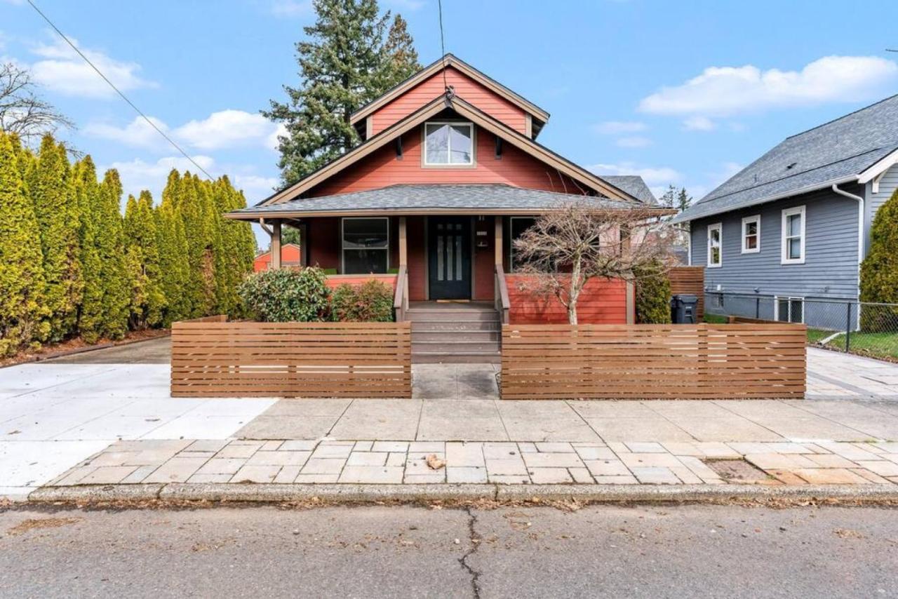 Holiday home Dazzling 3bd, 2ba With Private Deck Near Alberta Portland