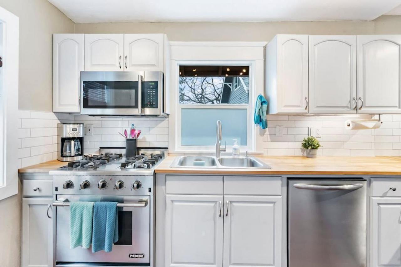 Dazzling 3bd, 2ba With Private Deck Near Alberta Holiday home Portland