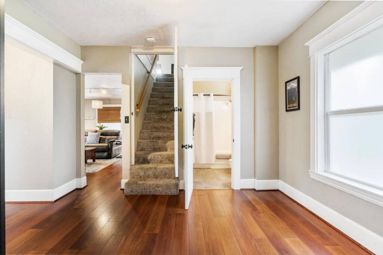 Holiday home Dazzling 3bd, 2ba With Private Deck Near Alberta *