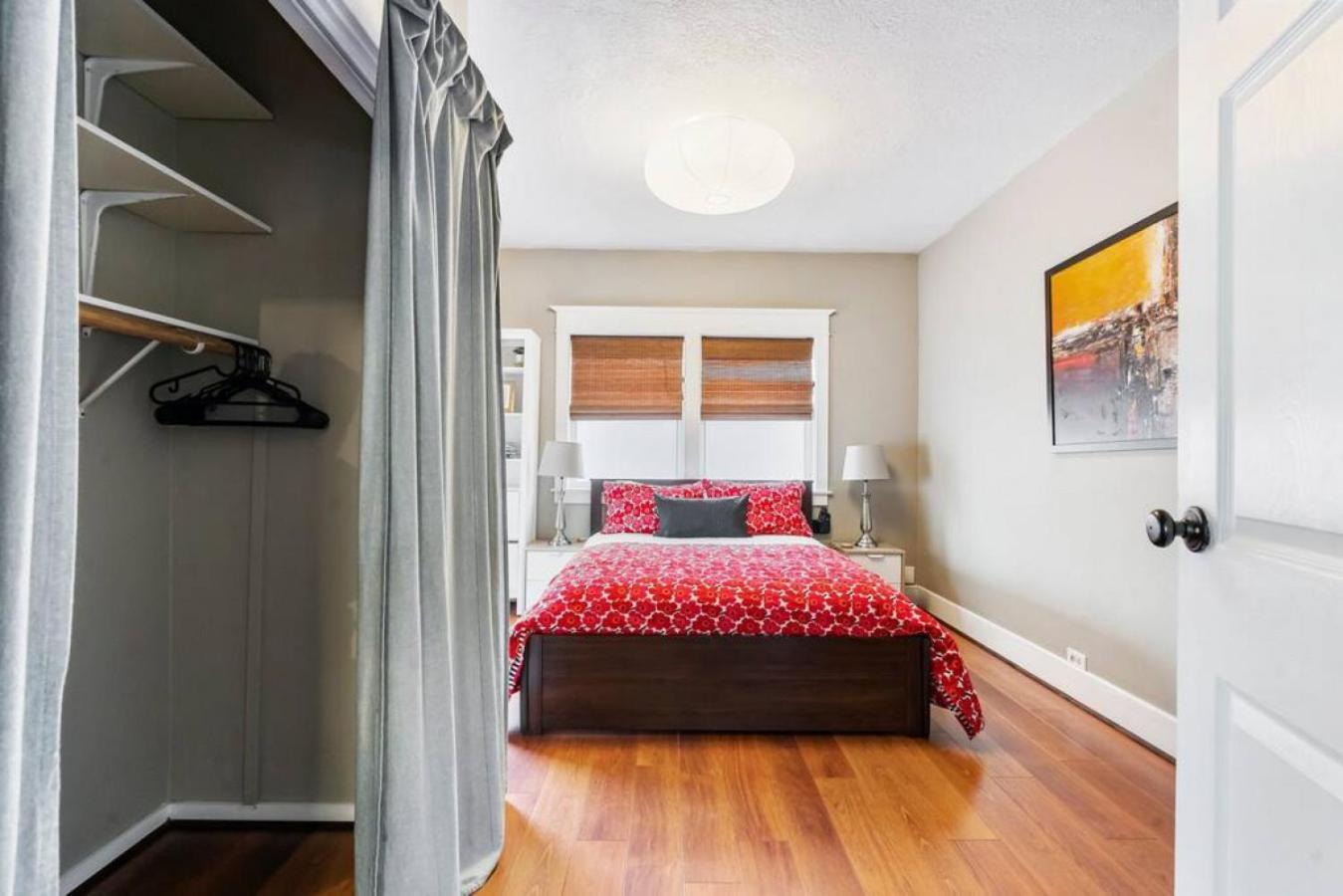Holiday home Dazzling 3bd, 2ba With Private Deck Near Alberta *