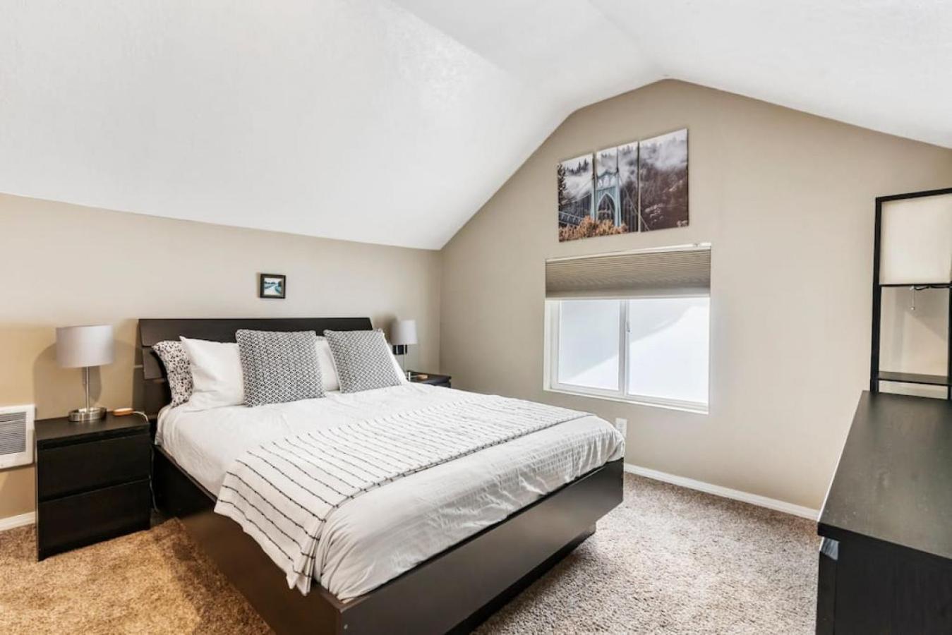 Dazzling 3bd, 2ba With Private Deck Near Alberta Holiday home *