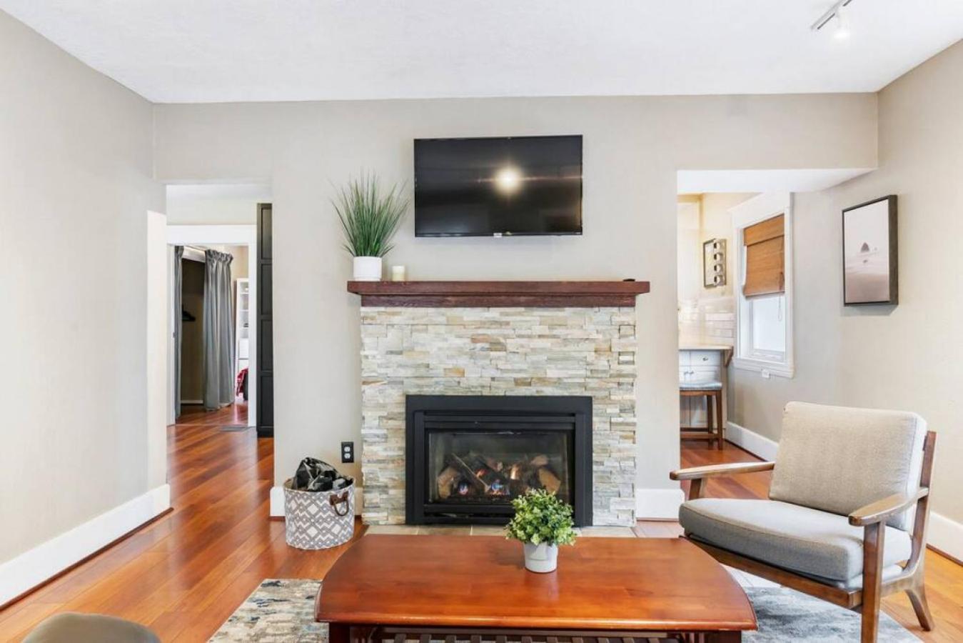 Holiday home Dazzling 3bd, 2ba With Private Deck Near Alberta Portland