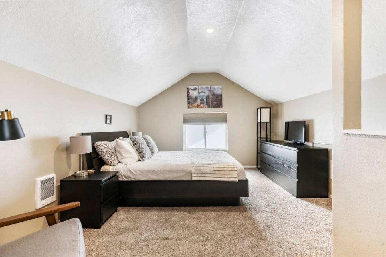 Holiday home Dazzling 3bd, 2ba With Private Deck Near Alberta Portland